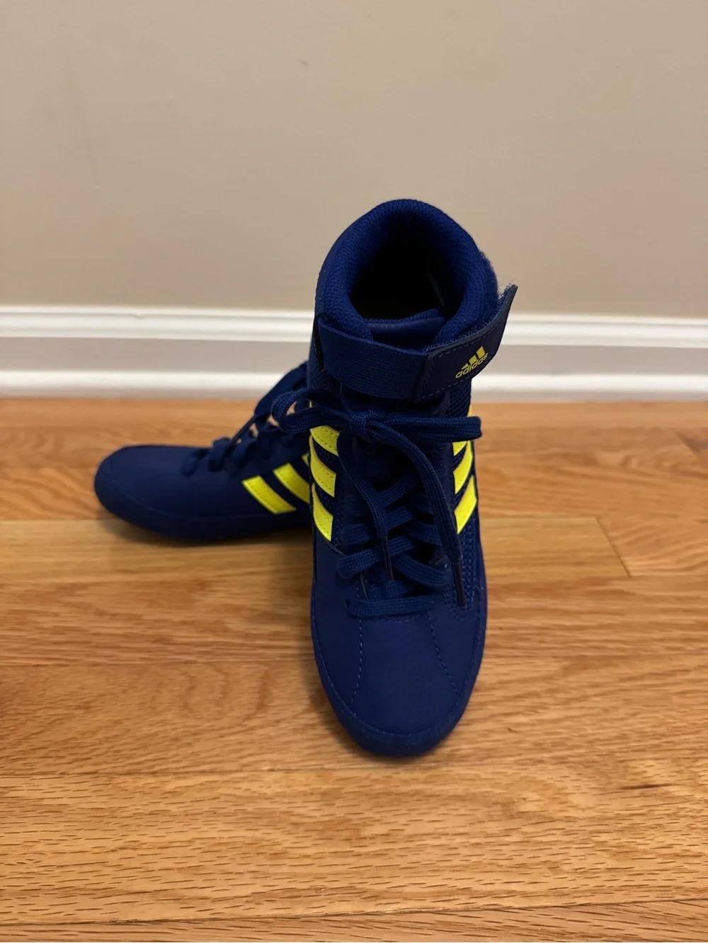 Adidas Kids HVC 2 wrestling shoes - size 2